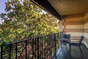 hotel pepper tree boutique kitchen studios anaheim