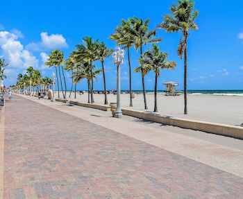 hollywood beachside boutique suites