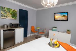 hollywood beach suites