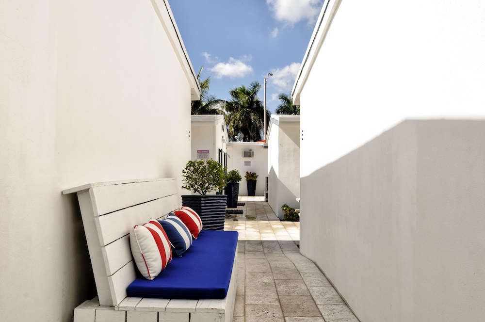 hollywood beach suites