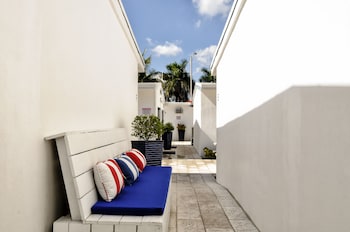 hollywood beach suites