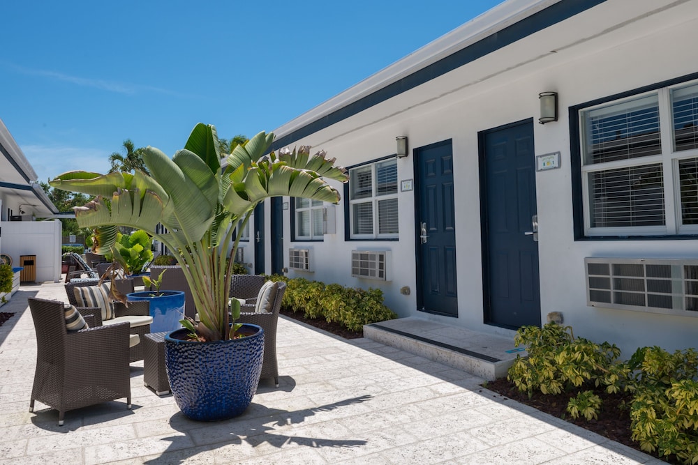 hollywood beach suites