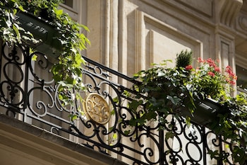 hotel chambiges elysees paris