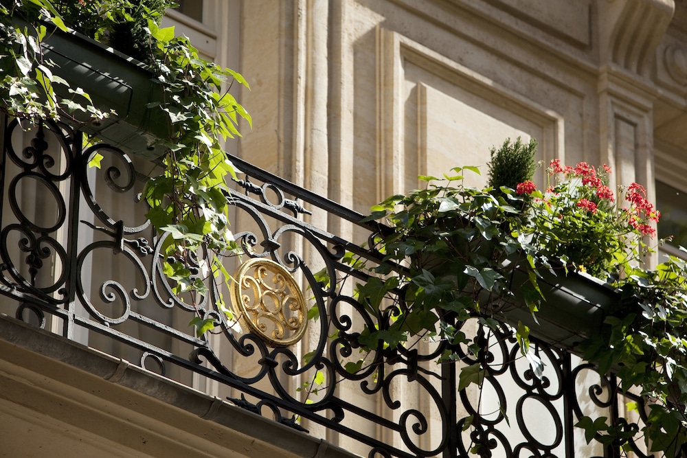 hotel chambiges elysees paris