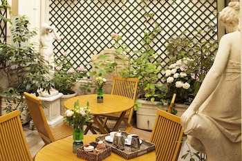 hotel chambiges elysees paris