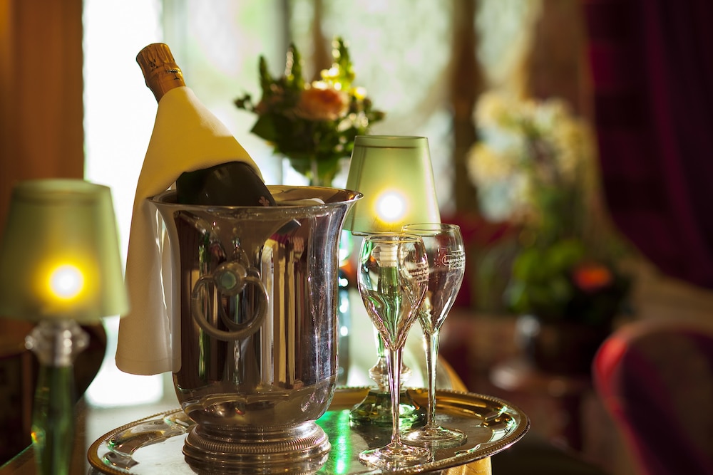 hotel chambiges elysees paris