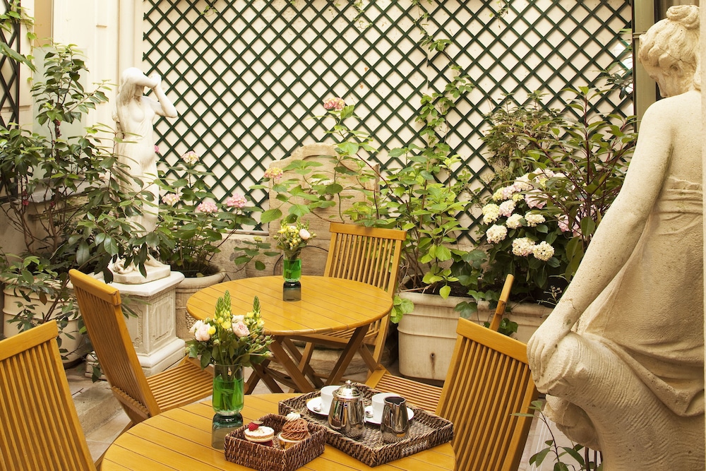 hotel chambiges elysees paris