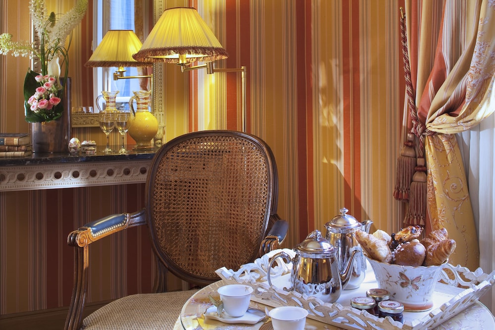 hotel chambiges elysees paris