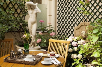 hotel chambiges elysees paris