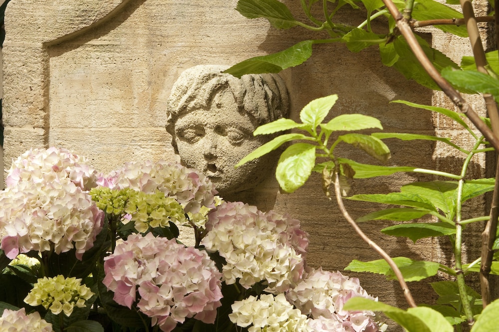 hotel chambiges elysees paris