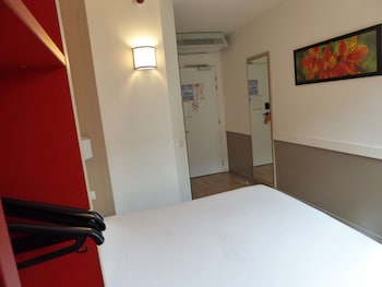 premiere classe hotel roissy aeroport cdg le mesnil amelot