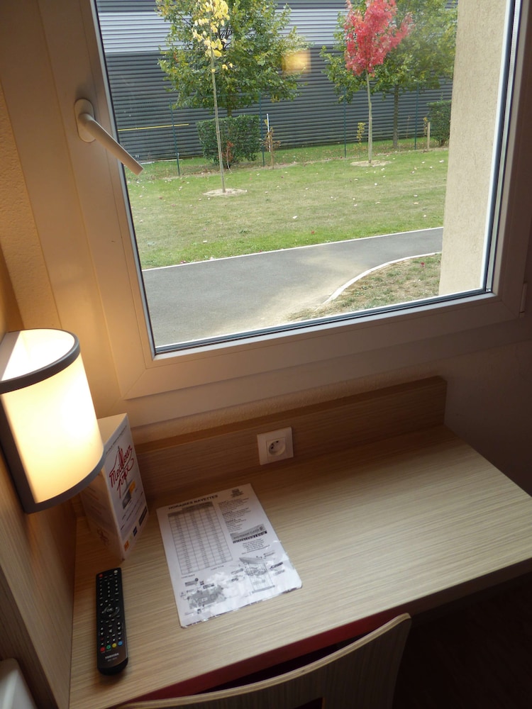 premiere classe hotel roissy aeroport cdg le mesnil amelot