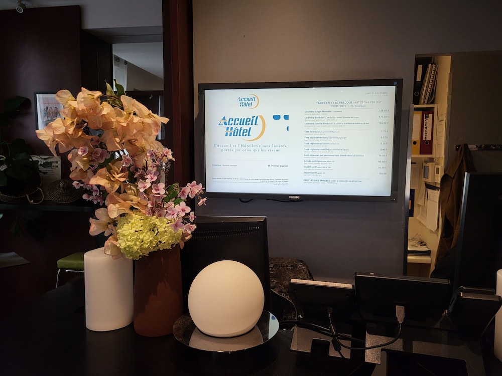 ibis styles paris pigalle montmartre