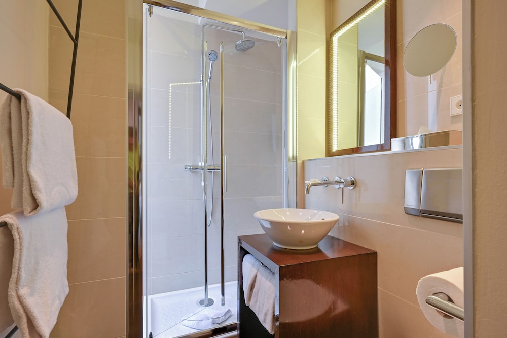 holiday inn paris elysees