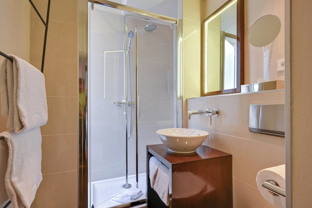 holiday inn paris elysees