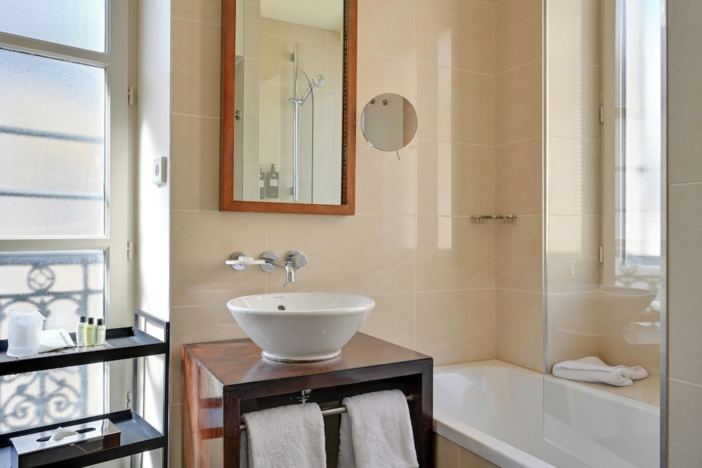 holiday inn paris elysees