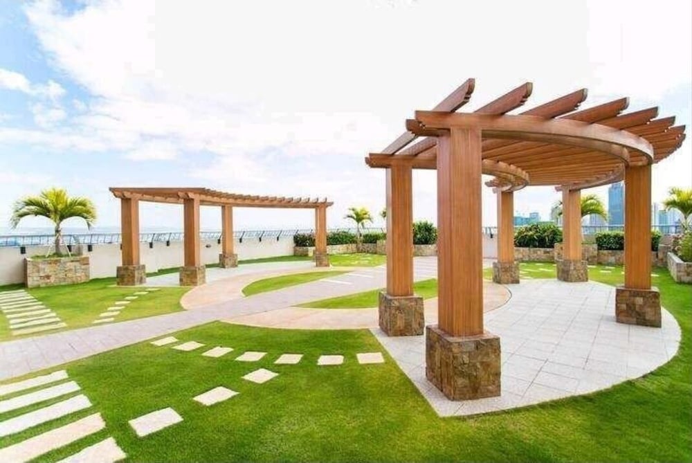 sunshine 100 tower city plaza