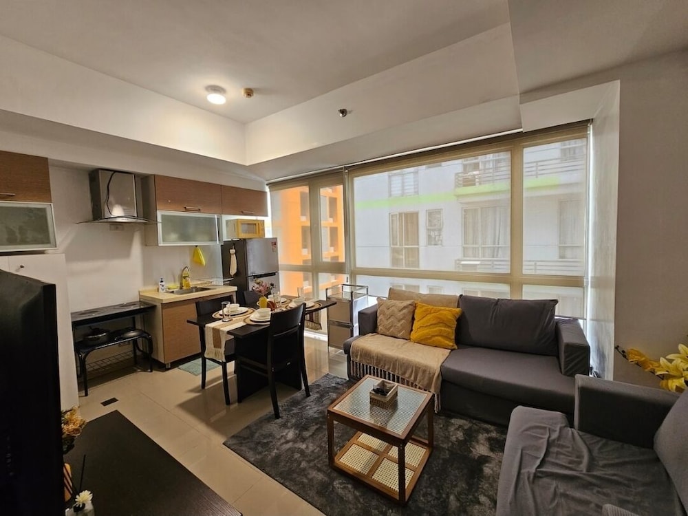 sunshine 100 tower city plaza