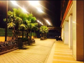 sunshine 100 tower city plaza