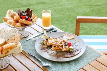 doubletree by hilton dubai jumeirah beach