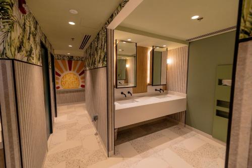 doubletree by hilton dubai jumeirah beach