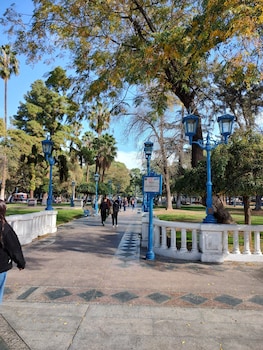 depto frente a plaza independencia