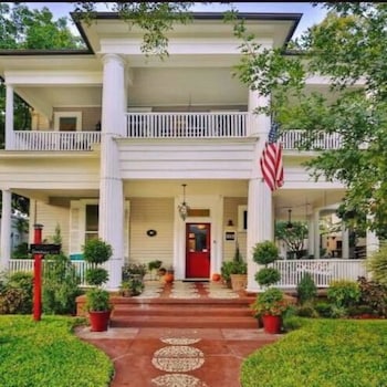 ocaseys boutique inn