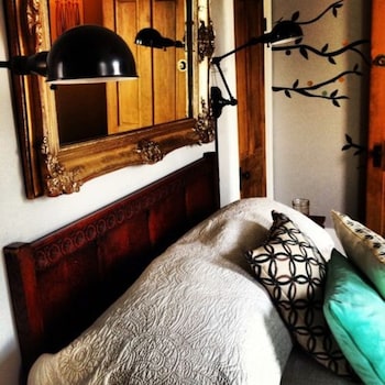 ocaseys boutique inn