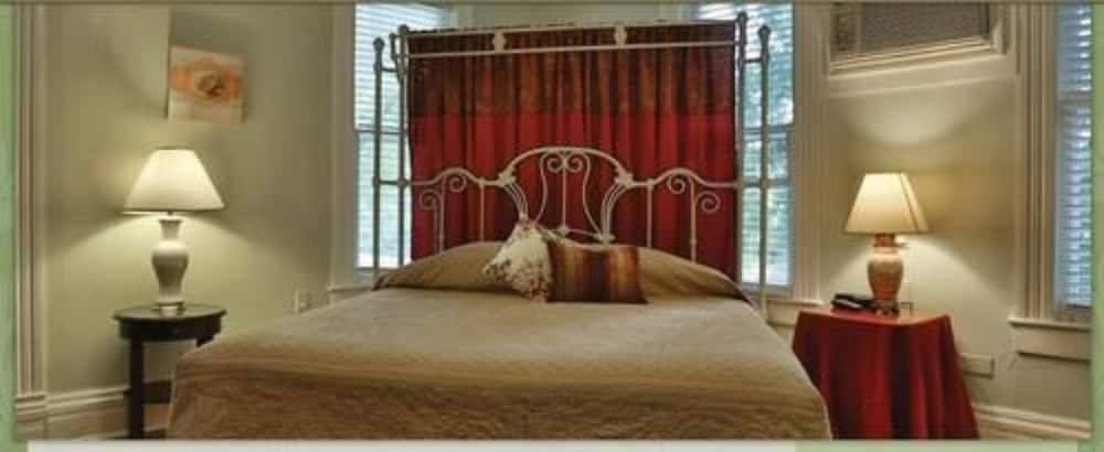 ocaseys boutique inn