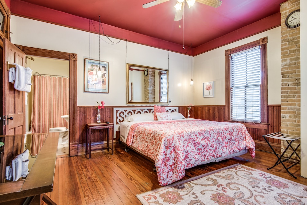 ocaseys boutique inn