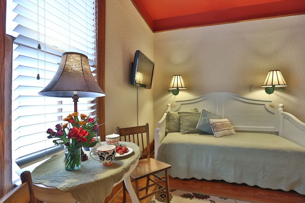 ocaseys boutique inn