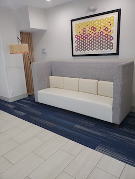 Holiday Inn Express & Suites San Antonio-West-Seaworld Area By Ihg,River Walk>>Ingram Hills,3 star
