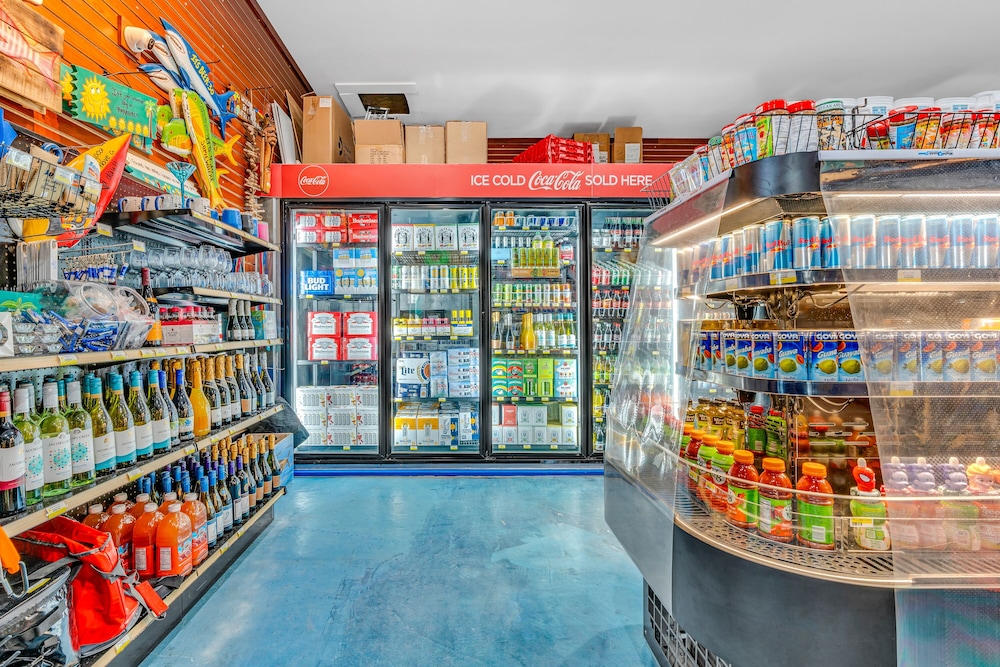 captain pips marina and hideaway