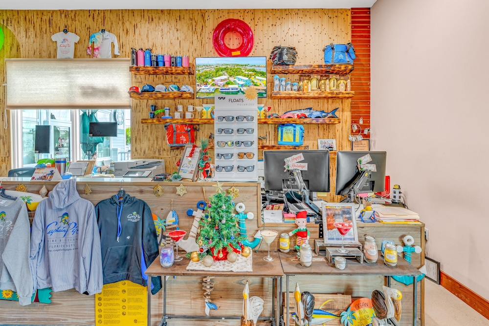 captain pips marina and hideaway