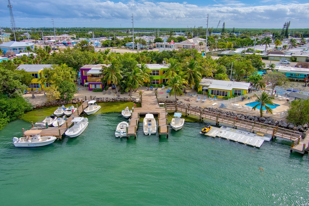 captain pips marina and hideaway