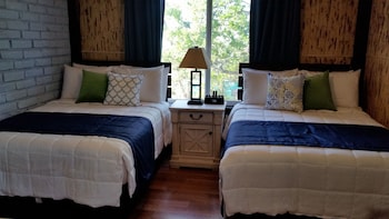 captain pips marina and hideaway