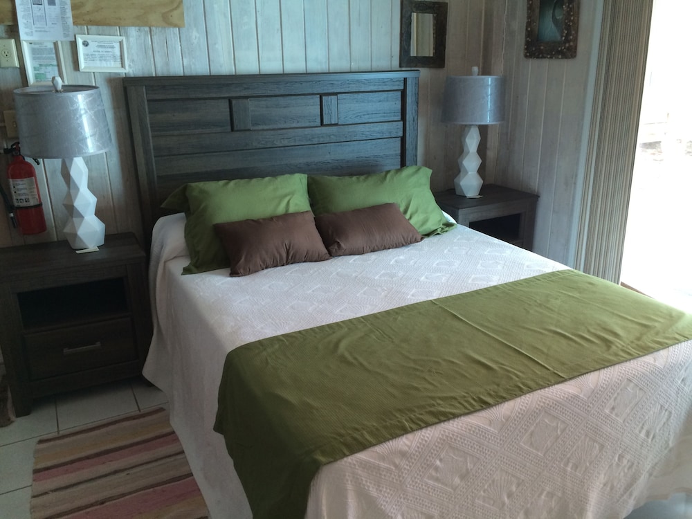 captain pips marina and hideaway