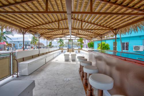 captain pips marina and hideaway