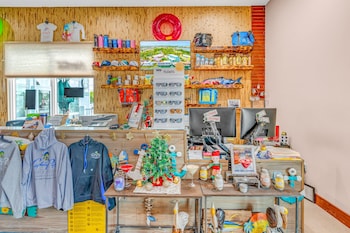 captain pips marina and hideaway