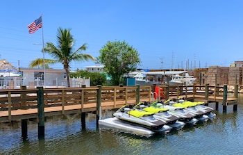 captain pips marina and hideaway