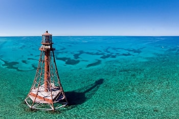 captain pips marina and hideaway