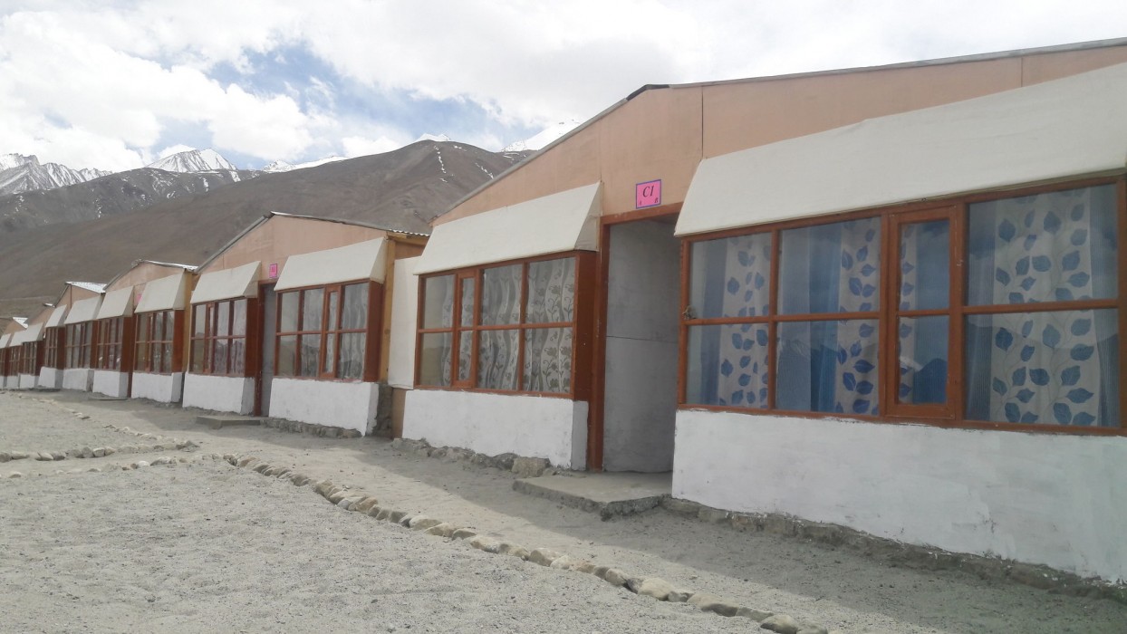 Pangong Holiday Cottages,Leh>>Jammu,3 star