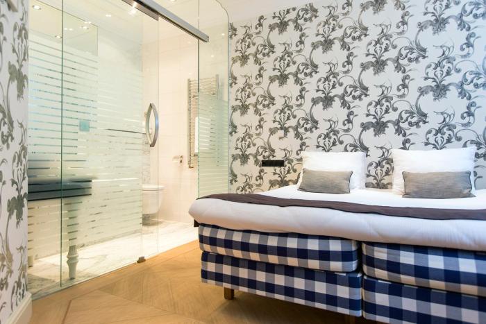 the amsterdam canal hotel