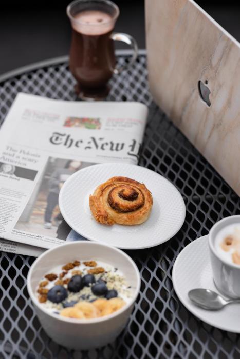 the amsterdam canal hotel