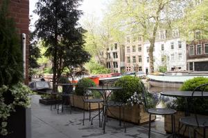 the amsterdam canal hotel