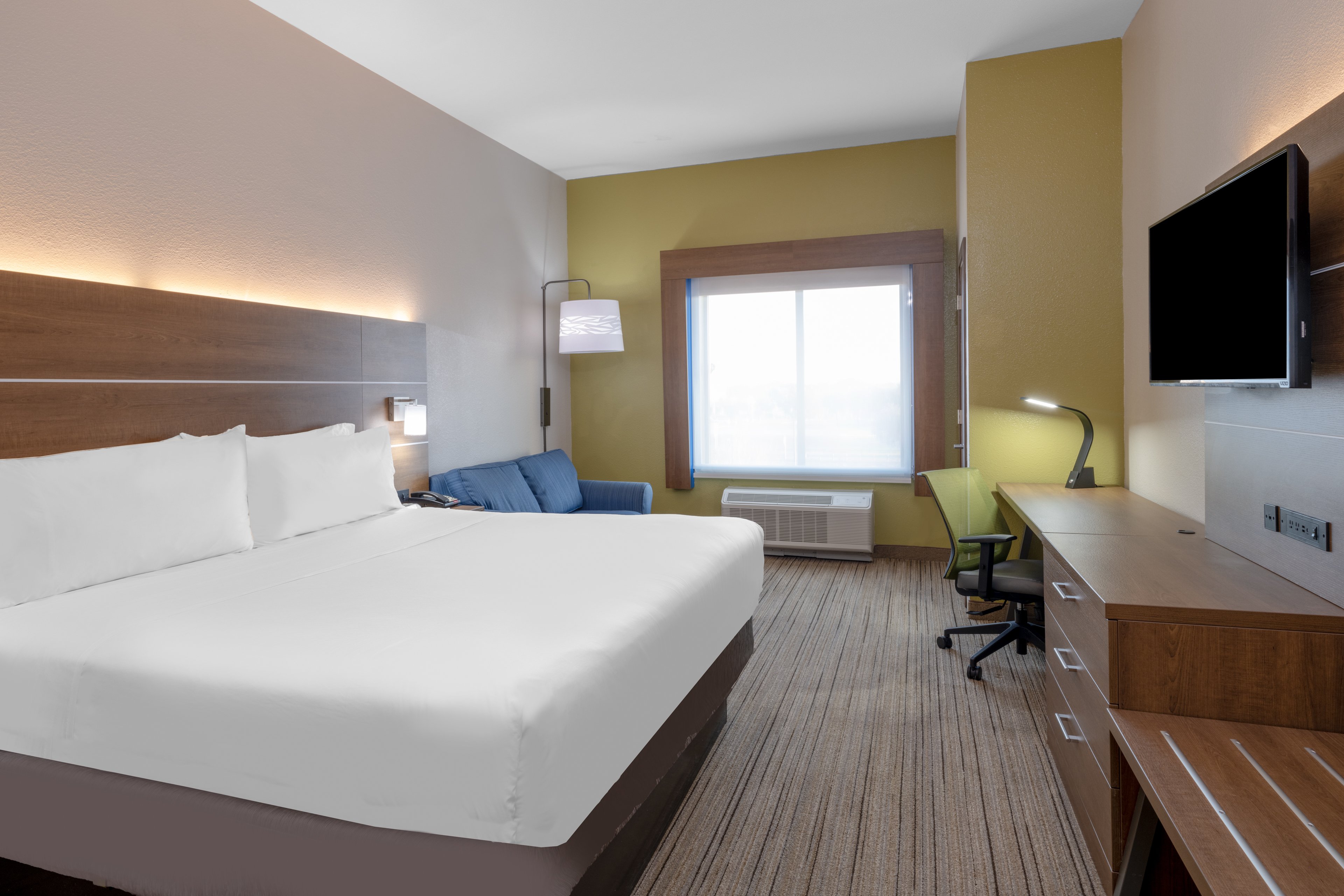 holiday inn express and suites dallas east fair park