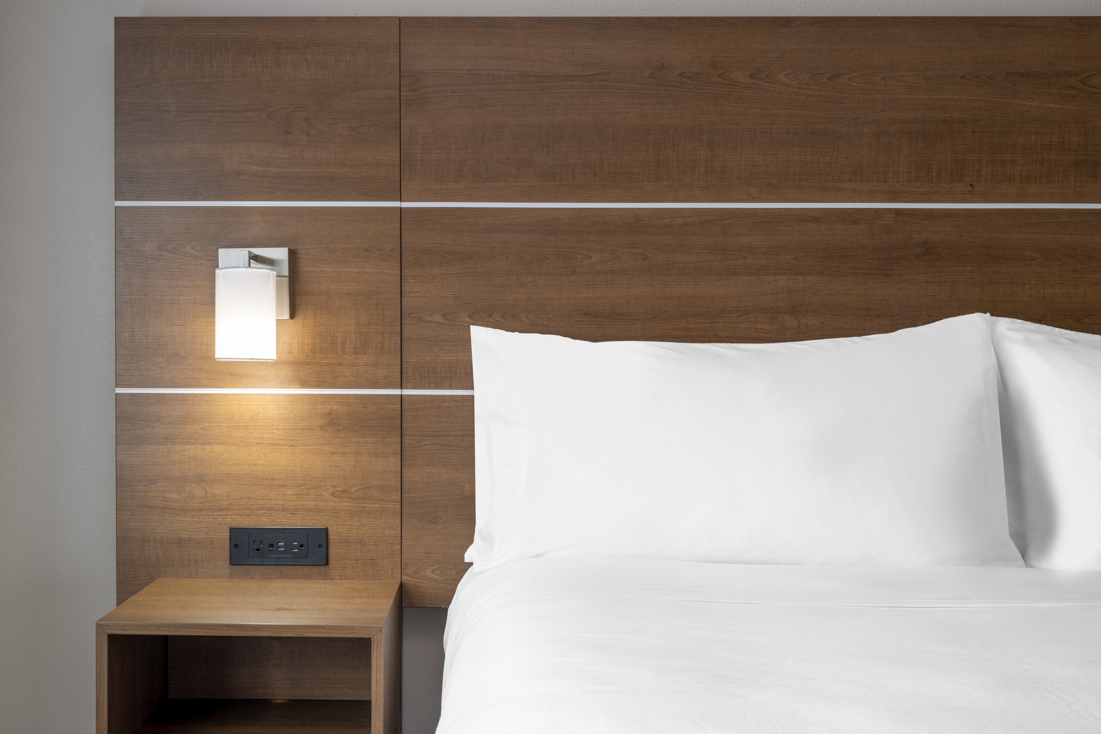 holiday inn express and suites dallas east fair park