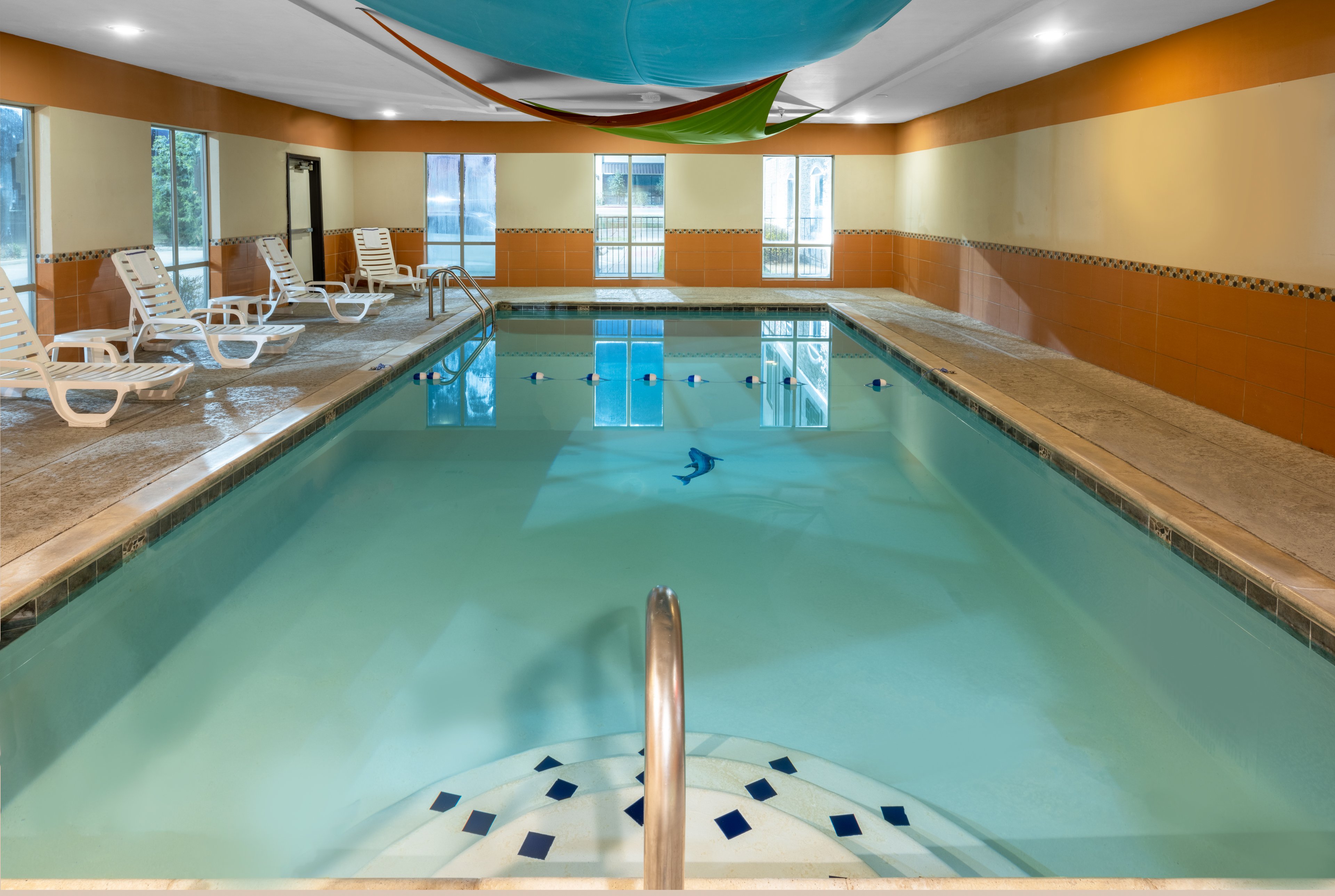 holiday inn express and suites dallas east fair park