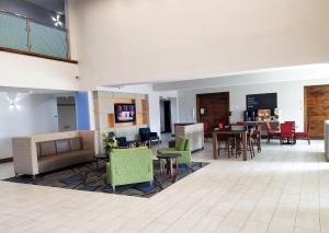 holiday inn express and suites dallas east fair park