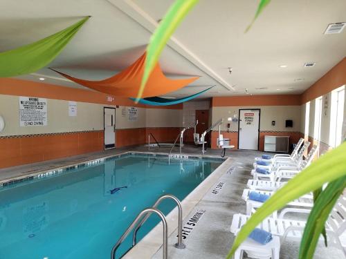 holiday inn express and suites dallas east fair park